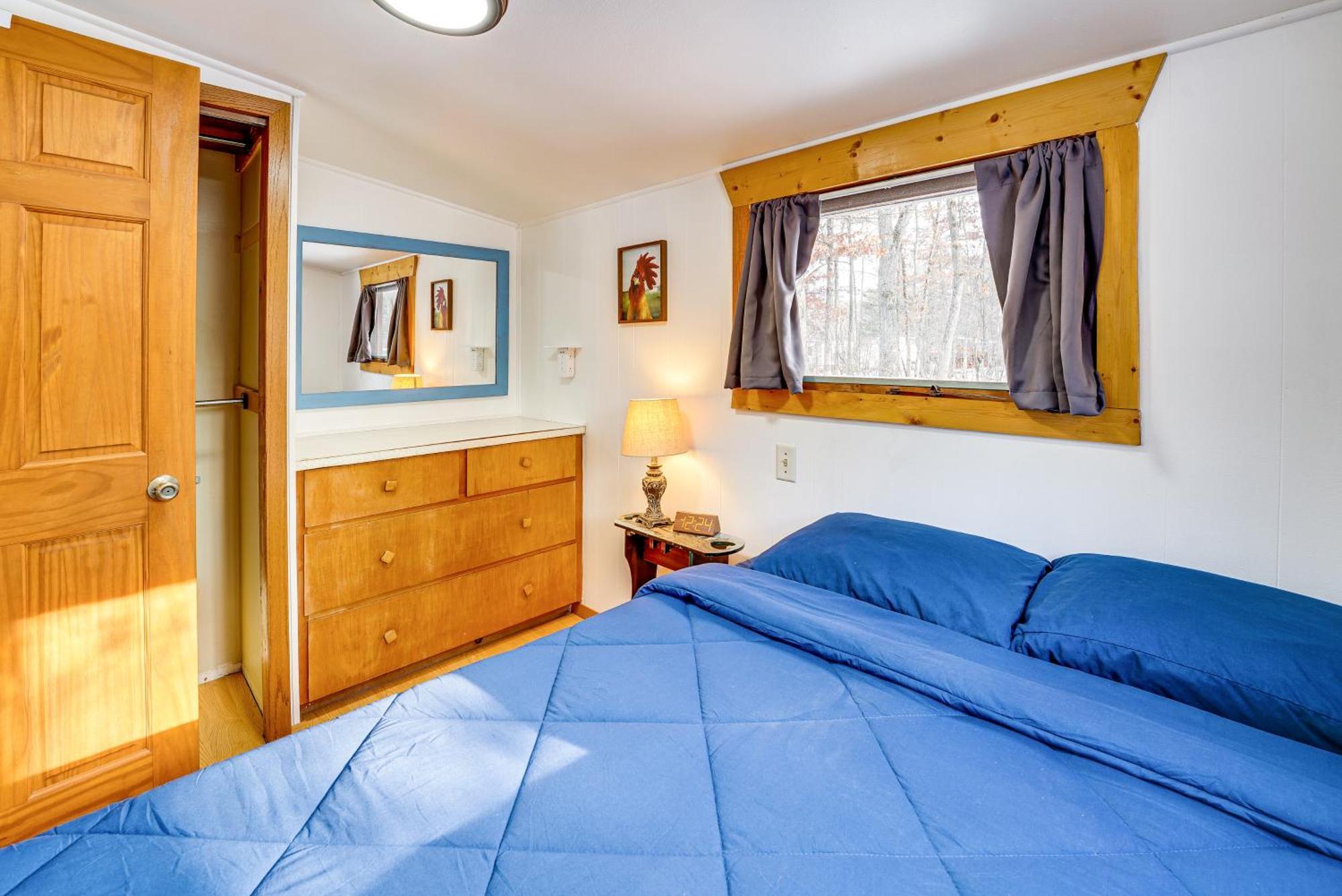 Pet-Friendly Irons Cottage About 4 Mi To Sand Lake! Zewnętrze zdjęcie